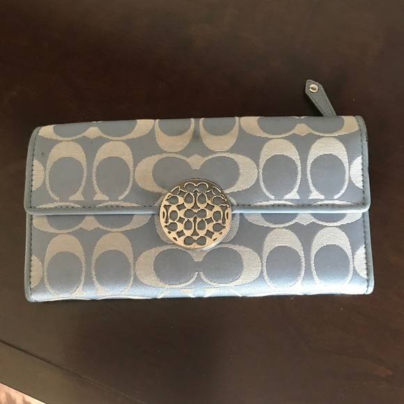 Coach Handbags - Pre-Love Coach Wallet Coach Handbags - Pre-Love Coach Wallet